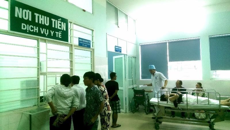 住院費高漲，導致沒有醫保卡的病人因為要支付龐大醫藥費而焦慮不安。（圖片來源：互聯網）