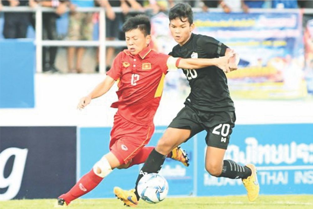 越南（紅衣）對泰國比賽一瞥。（圖片來源：互聯網）