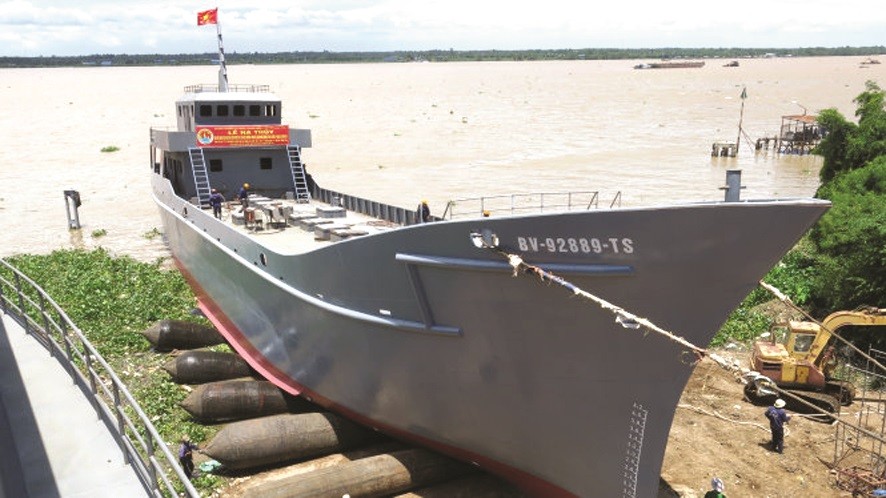 大型鐵殼船（圖片來源：互聯網）