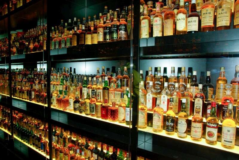 向未成年人賣酒將被罰款。