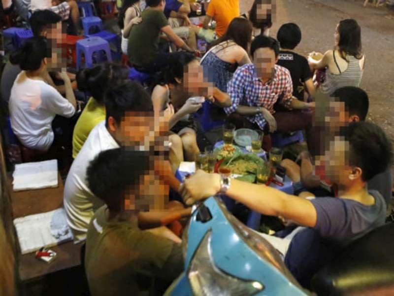 酒徒的年齡日益“年輕化”。