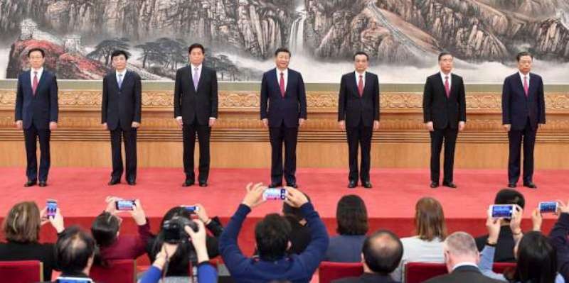 十九屆中央政治局常委與中外記者見面。