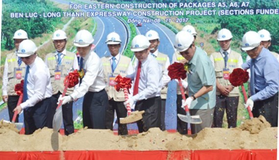 為修建東面路段最後的3個發包舉行動工儀式。