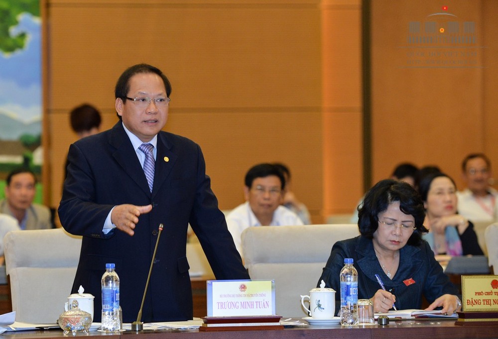 新聞與傳播部長張明俊答詢。