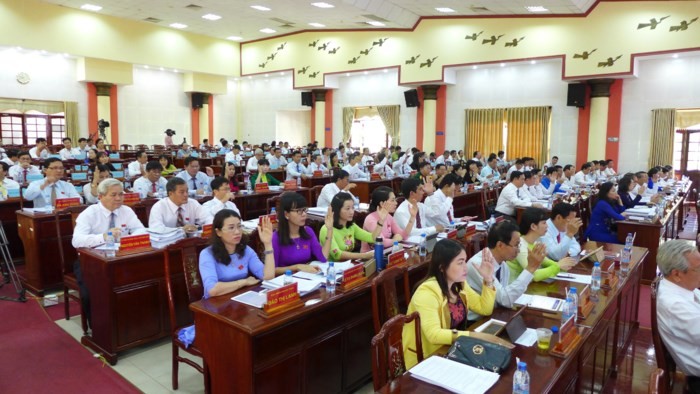 與會代表表決通過平福省同柴市。