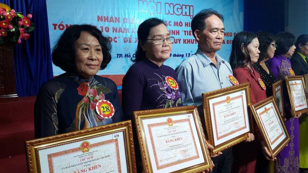 當天有27個集體、個人獲越南勵學會表揚， 23個集體及個人獲市人委會表揚，其中有第五與第六郡勵學會、第十一郡連華寺釋維鎮、第六郡陳氏宗祠勵學會。