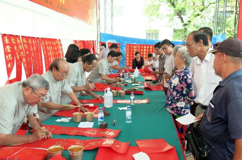 廣大熱心人士支持“慈善揮春”活動 ảnh 1