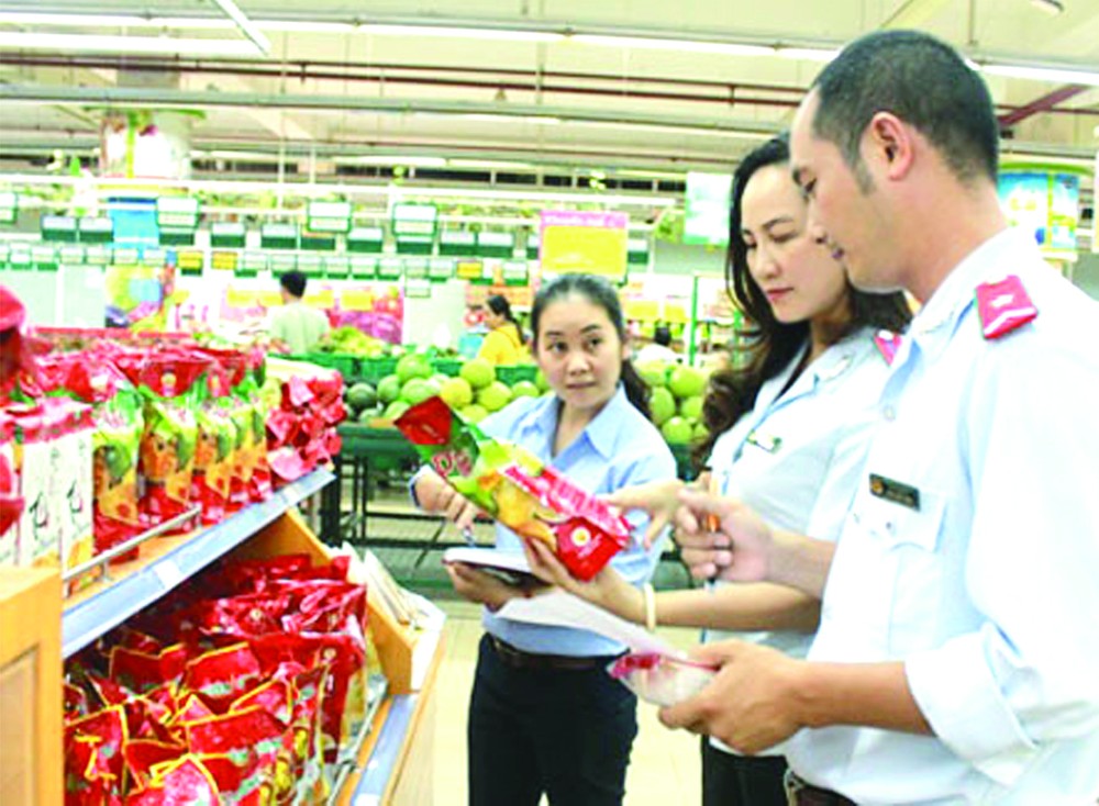 職能力量檢查食品質量。