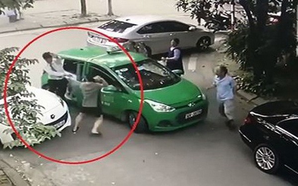 交警查處蠻橫打人司機