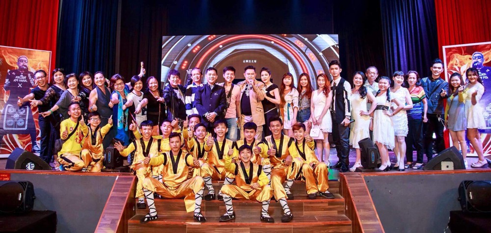 蔡榮演唱會成功演出 ảnh 2