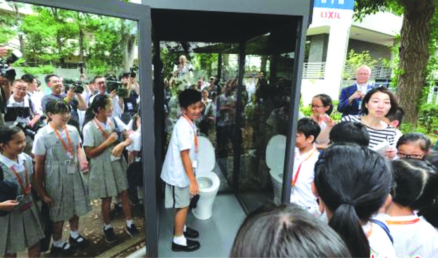 體驗“戶外排洩”引人反思