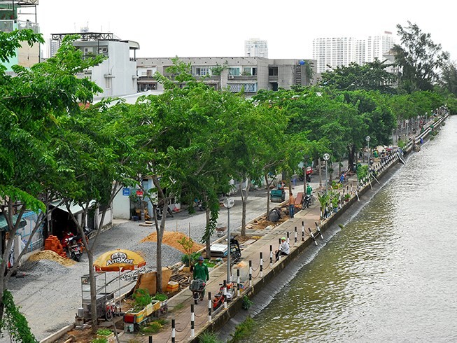 規劃公園,營造西貢河岸景觀。