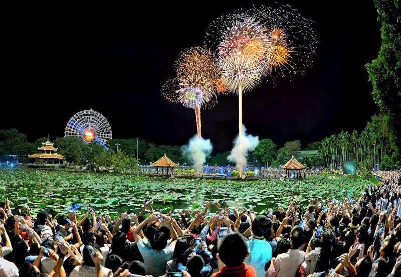 蓮潭公園國慶晚將燃放煙花。