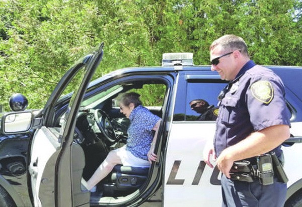 老人生日被“送”上警車