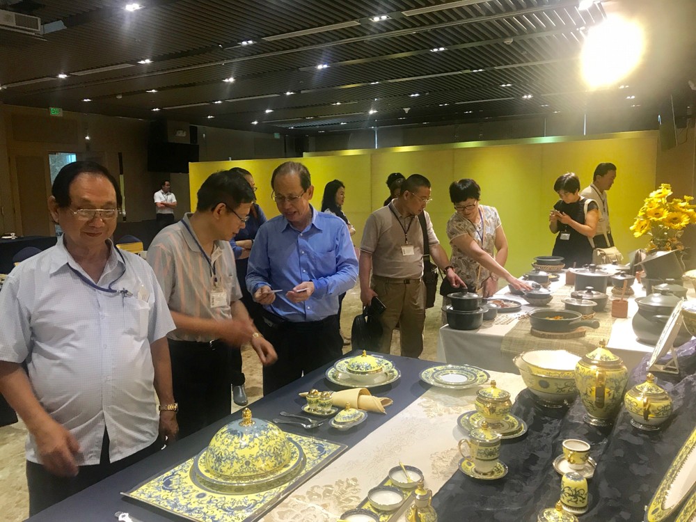 越中畫家在明隆公司作畫 ảnh 2