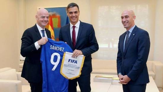 FIFA主席因凡蒂諾(左一)造訪馬德里。