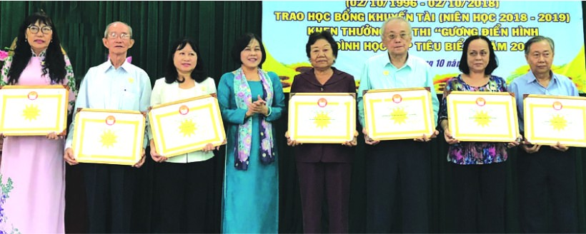 多個華人單位與個人獲表彰