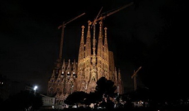 西班牙最著名的旅遊景點之一聖家堂(SagradaFamilia)