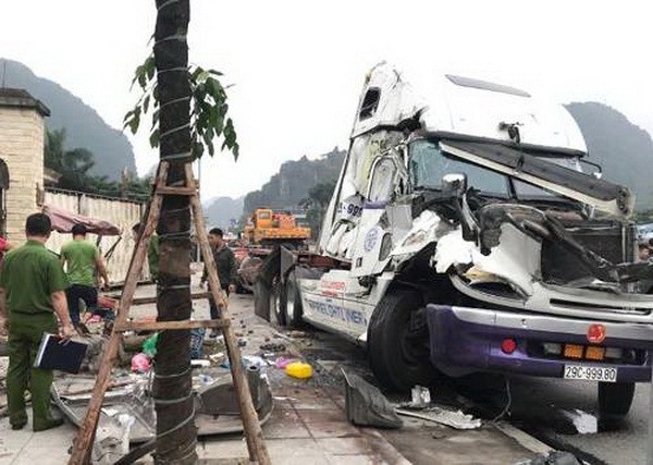 肇事集裝箱車致１人死亡