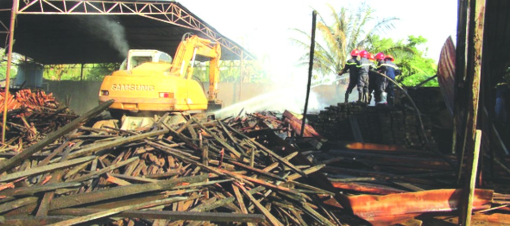 平福省某木材庫起火