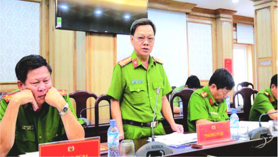 阮文勝大校在新聞發佈會提供消息。