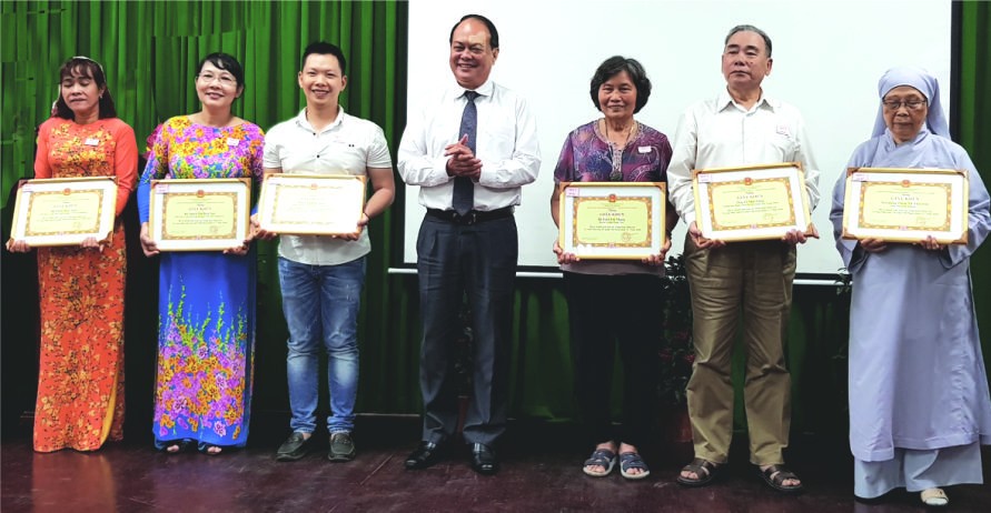 多個華人單位和個人獲表彰