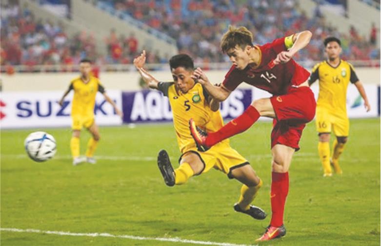 越南隊(紅衣)６比０大勝汶萊隊。