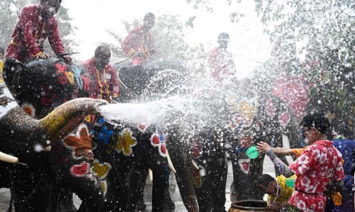 泰潑水節遇上乾旱　當局籲民眾節省“潑水”