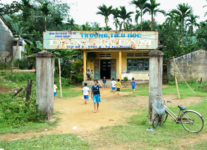 學校嚴重失修師生苦不堪言 ảnh 1