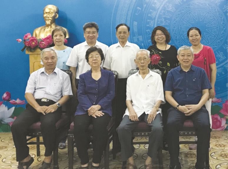 第五郡郡委書記武進士(前排右一)與該協會領導合照留念。