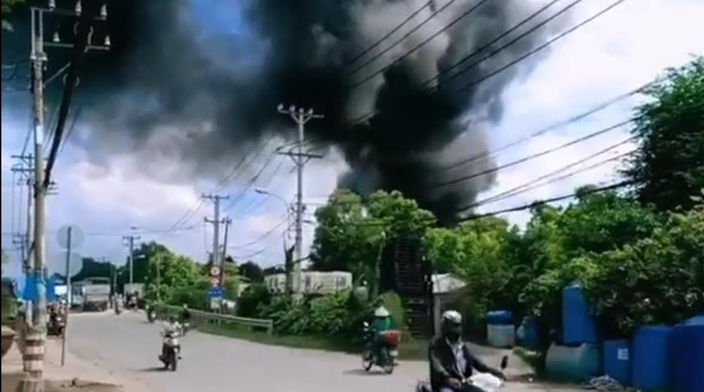 平政縣某廢料廠失火