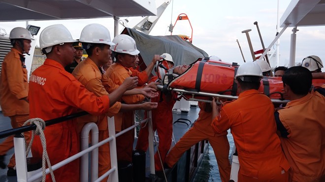 “SAR 274”號船已成功地把阿貴安全送回峴港市