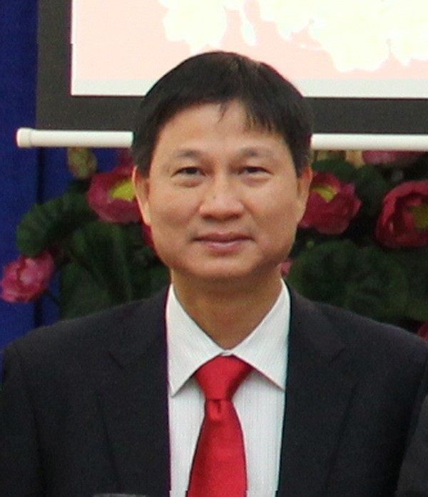 市海關局黨委常務委員、副局長范國雄