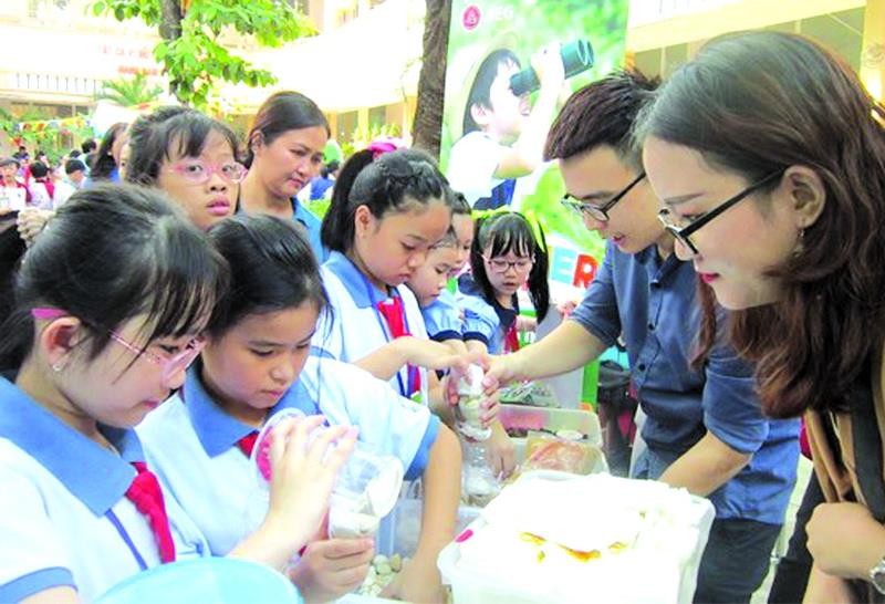 從今以後學校不再使用一次性塑料製品。