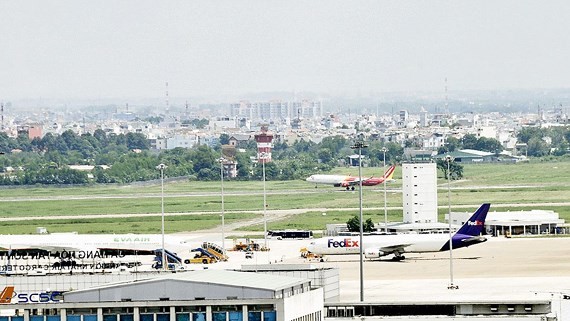 擴建新山一機場是迫切需求。