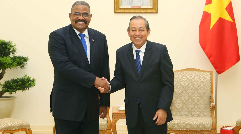 政府常務副總理張和平昨(26)日在政府辦事處接見了由古巴最高人民法院院長魯文‧雷米西奧‧費羅率領正在越南進行訪問的代表團。