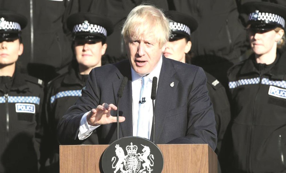 約翰遜在一間警察培訓中心發表演講。