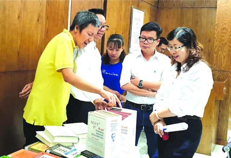 阮維芹介紹中國哲學叢書出版