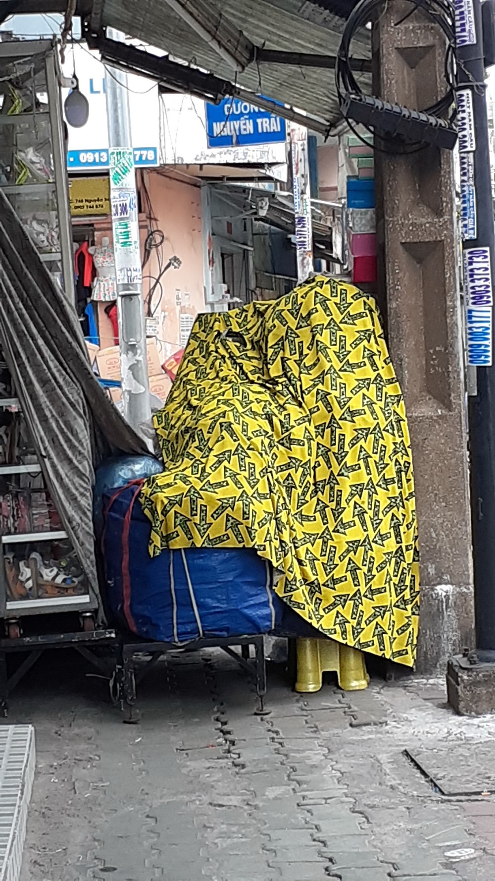 不應讓商販過份霸佔人行道 ảnh 1