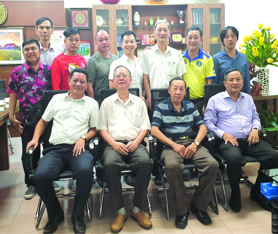 市舞龍獅聯團籌委會成員代表合影。