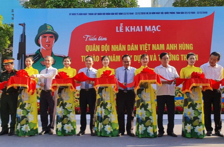 越南人民軍建設與成長圖片展