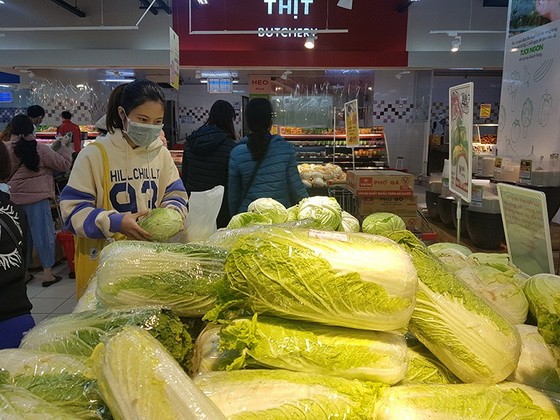 超市、商店裡的貨品充足。