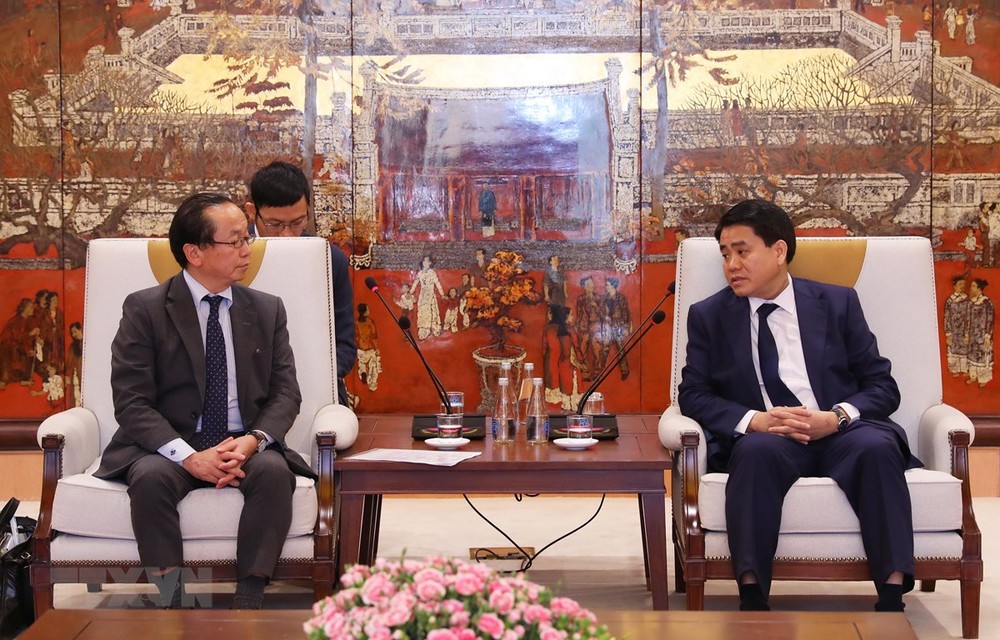 河內市人委會主席阮德鍾昨(20)日，與JICA (日本國際合作機關)駐越辦公廳首席代表小中哲夫舉行會議