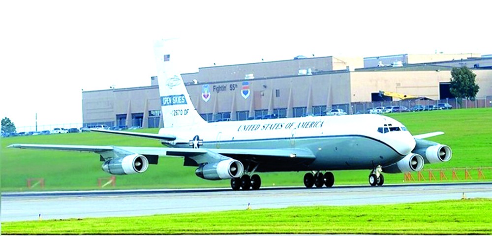 美軍專用偵察機執行《開放天空條約》任務。