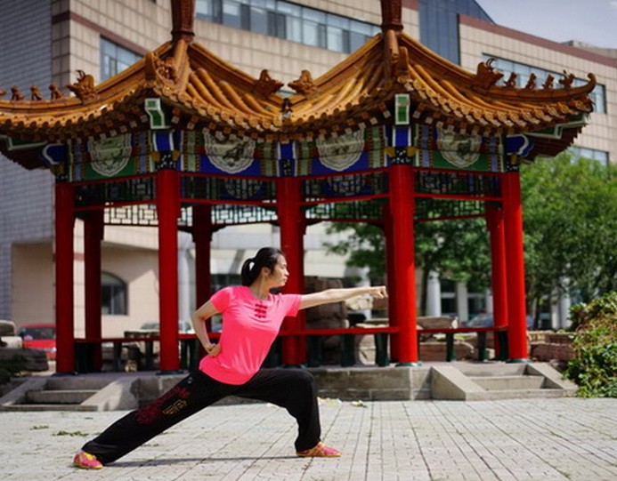 霍元甲第五代玄孫霍靜虹。