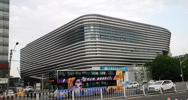 冬運中心綜合訓練館“冰壇”外觀。