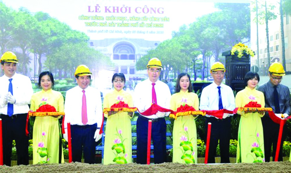 黨中央政治局委員、市委書記阮善仁;黨中央委員、市委副書記、市人委會主席阮成鋒出席儀式。