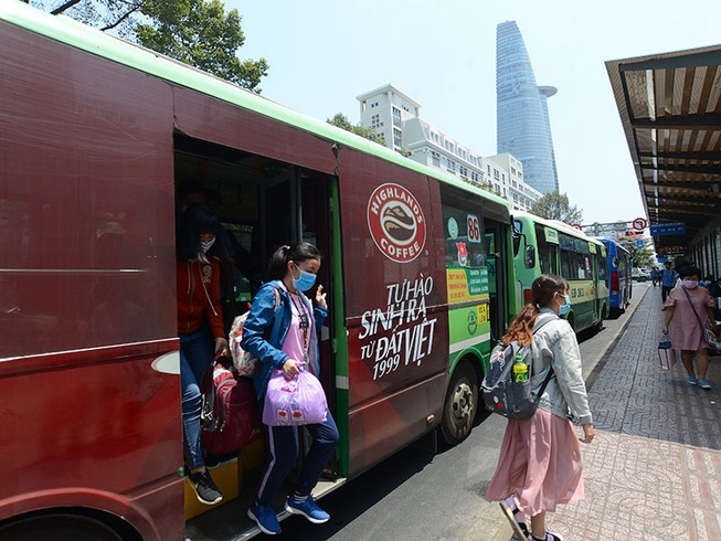 許多公共客運企業的經營活動受新冠肺炎疫情所影響。