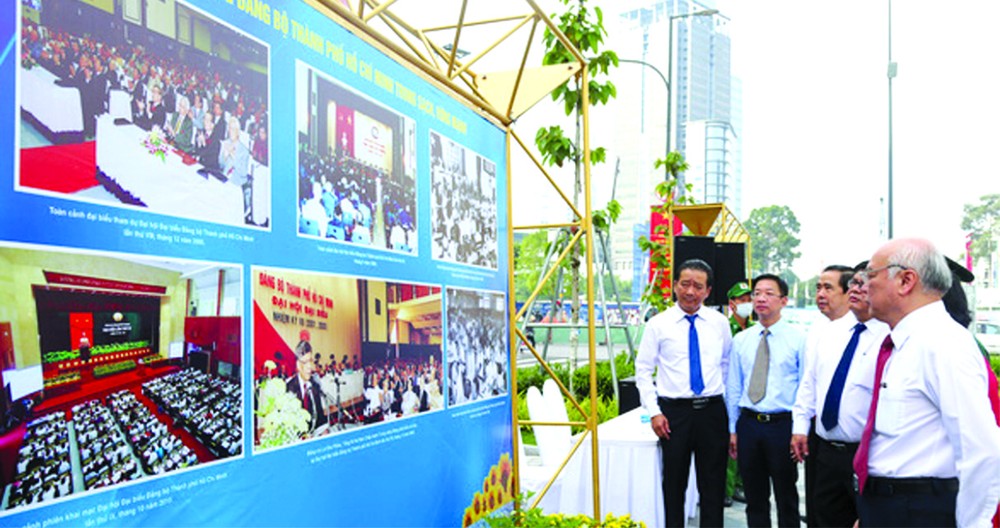 2020“本市黨部：團結-動感-創意-情義”圖片展。