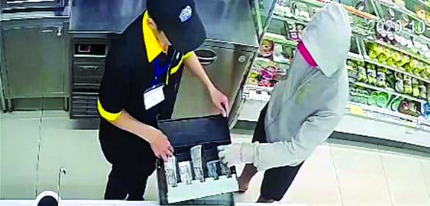 抓獲持刀控制便利店人員劫匪